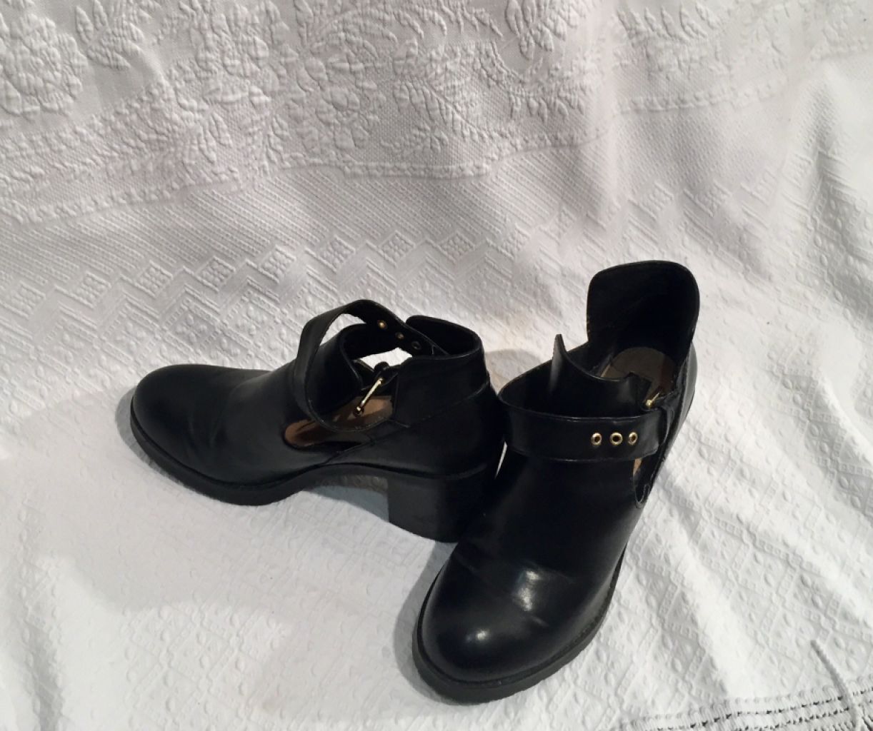 Modisches Kleiderpack ca. 150 Teile, Groesse M/L/XL/XXL, witziger Modeschmuck, Schuhe, Taschen,