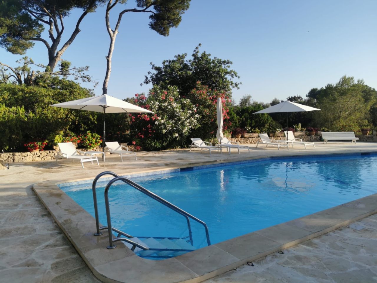 Piso amueblado con vistas al mar disponible de inmediato.