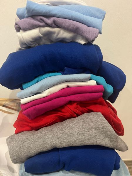 Montessori Uniformen divers günstig abzugeben- top Zustand, 1 Kind, Erstbesitz