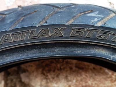 Motorradreifen 120 / 60 ZR17 55 W Motorrad Reifen BRIDGESTONE BATTLAX BT 57