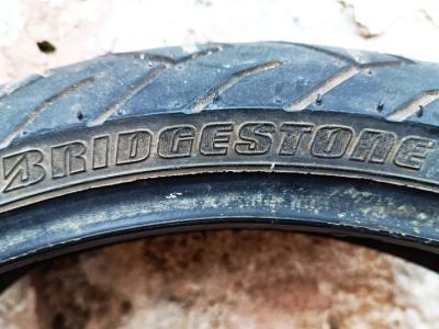 Motorradreifen 120 / 60 ZR17 55 W Motorrad Reifen BRIDGESTONE BATTLAX BT 57