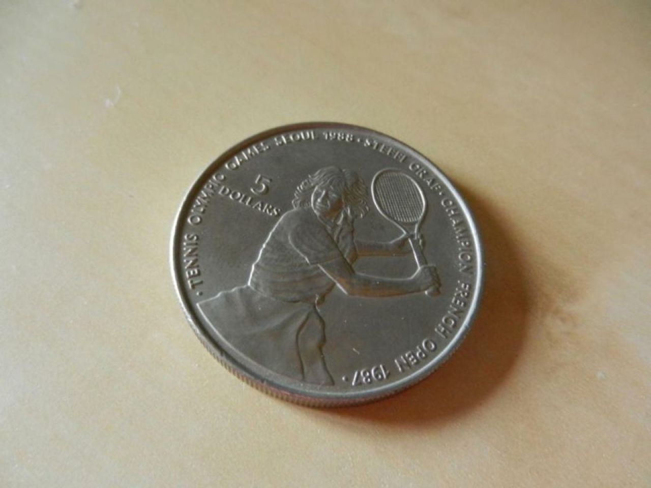Münze: Niue 5 Dollar 1987 "Steffi Graf - 1988 Olympics - Seoul"