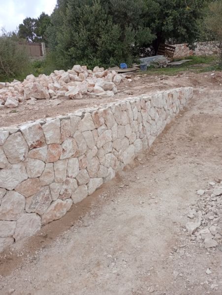 Natural stone wall