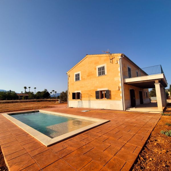 Finca rústica de nueva construcción con vistas a la Serra de Tramuntana – Inca