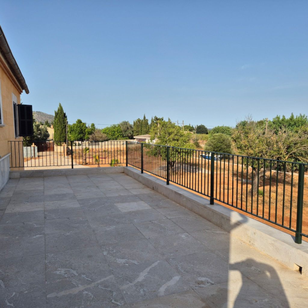 Finca rústica de nueva construcción con vistas a la Serra de Tramuntana – Inca