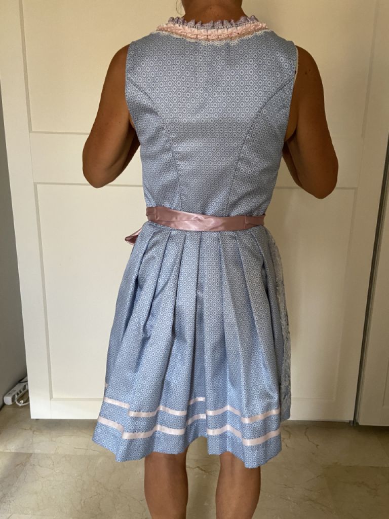 Neu KRÜGER Dirndl Größe 42 Tracht Stickerei