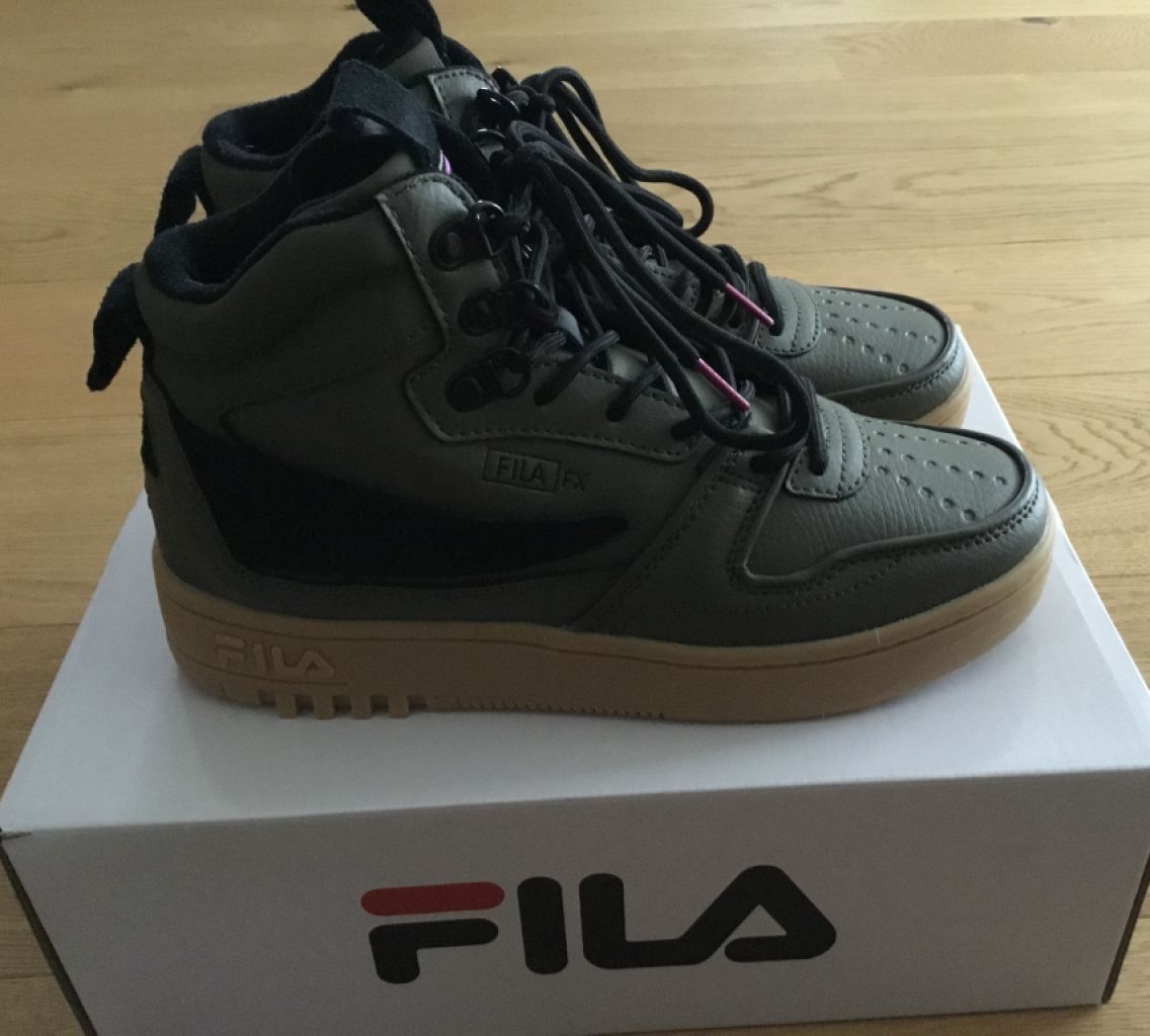 ¡NUEVO! Zapatillas FILA altas originales de piel, Talla 39, Caqui ¡NUEVO!