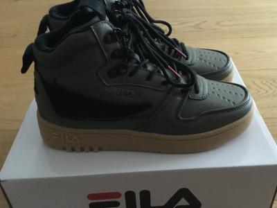 ¡NUEVO! Zapatillas FILA altas originales de piel, Talla 39, Caqui ¡NUEVO!