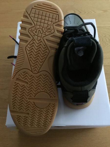 ¡NUEVO! Zapatillas FILA altas originales de piel, Talla 39, Caqui ¡NUEVO!