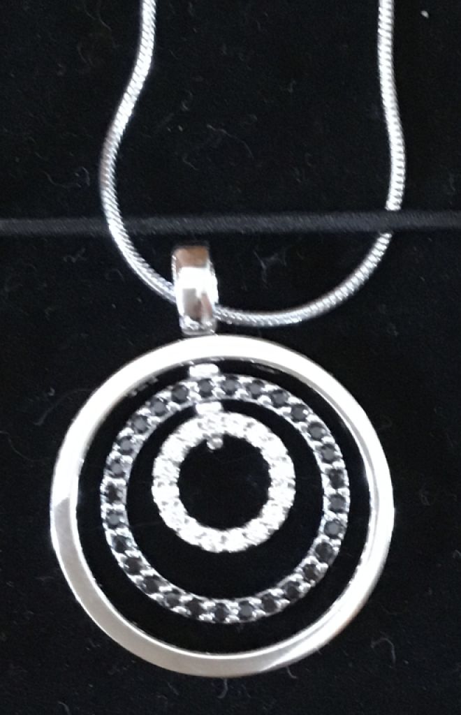 ¡NUEVO! Cadena de plata 925 sterling, colgante con strass