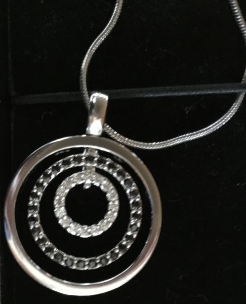 ¡NUEVO! Cadena de plata 925 sterling, colgante con strass