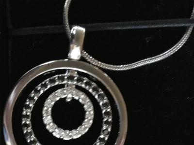 ¡NUEVO! Cadena de plata 925 sterling, colgante con strass