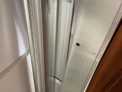 Nueva cabina de ducha, puerta batiente de cristal