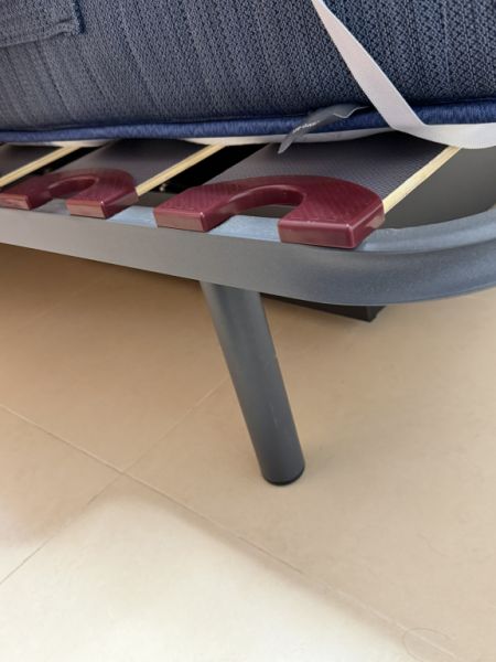 Cama de alta calidad casi nueva 1,40 m x 1,90 m, se vende completa