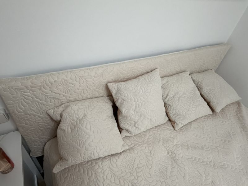 Cama de alta calidad casi nueva 1,40 m x 1,90 m, se vende completa