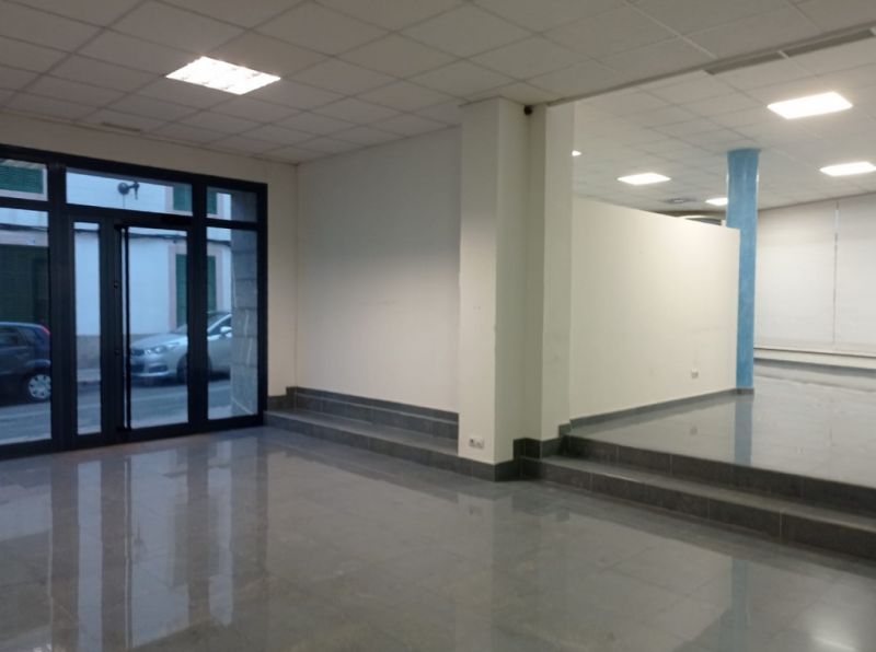 Neuwertiges und helles Ladenlokal im Zentrum von Felanitx --- L 11 CM