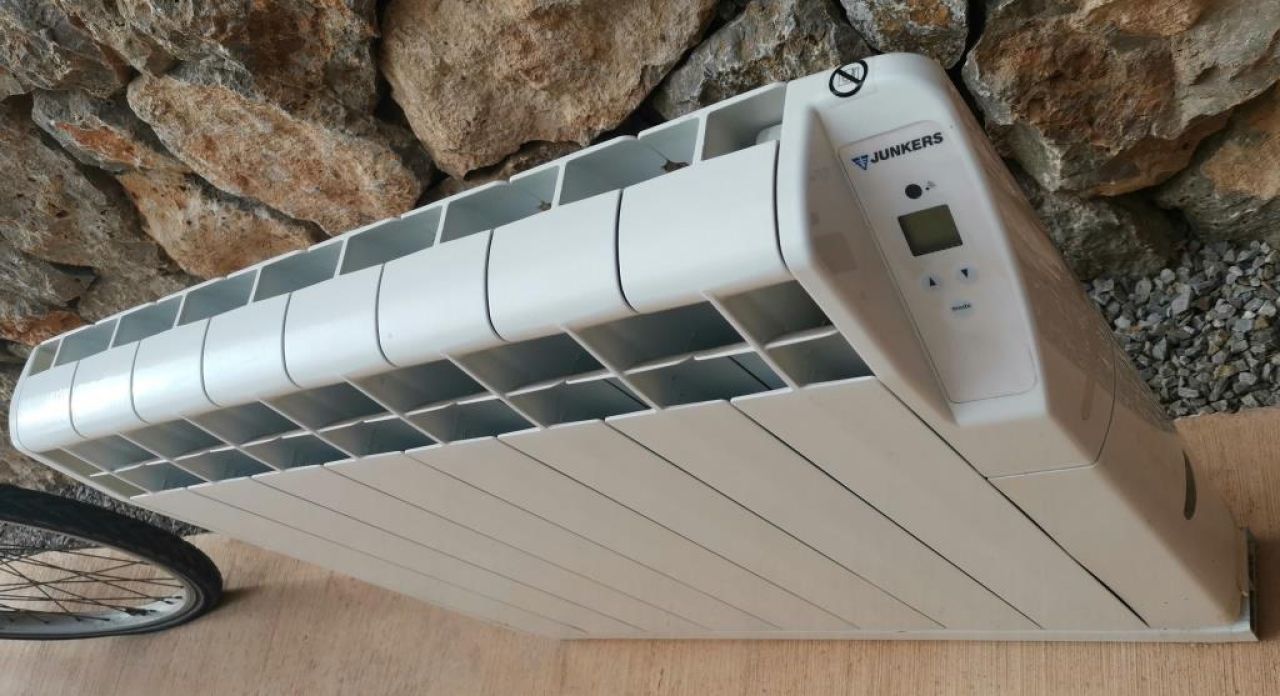 Calentador de aceite 1000W, Junkers, ¡para un calor acogedor!