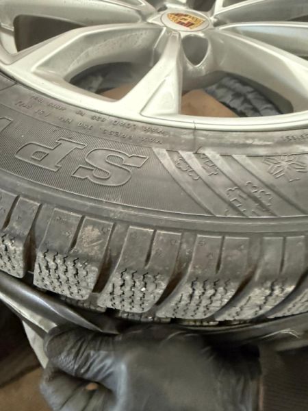 Juego de ruedas completas de invierno originales Porsche Macan III