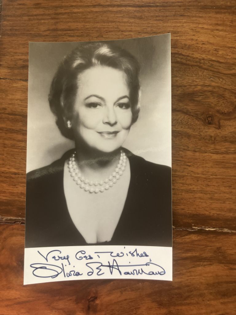 Originalautogramm  olivia de havilland Größe : Foto 9 cm mal 15 cm