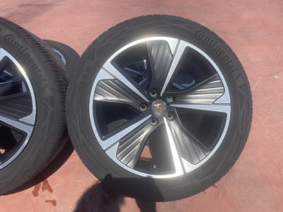 Originale Seat Cupra-Felgen R18X8 ET40 mit Reifen 245/45R18 96W.