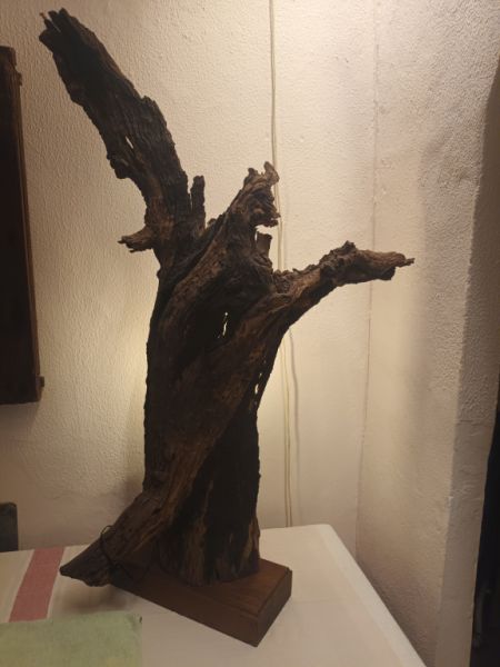 Lámpara de madera de pie original y única en su tipo