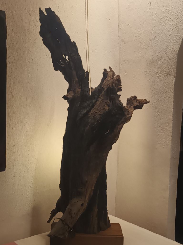 Lámpara de madera de pie original y única en su tipo