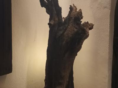 Lámpara de madera de pie original y única en su tipo