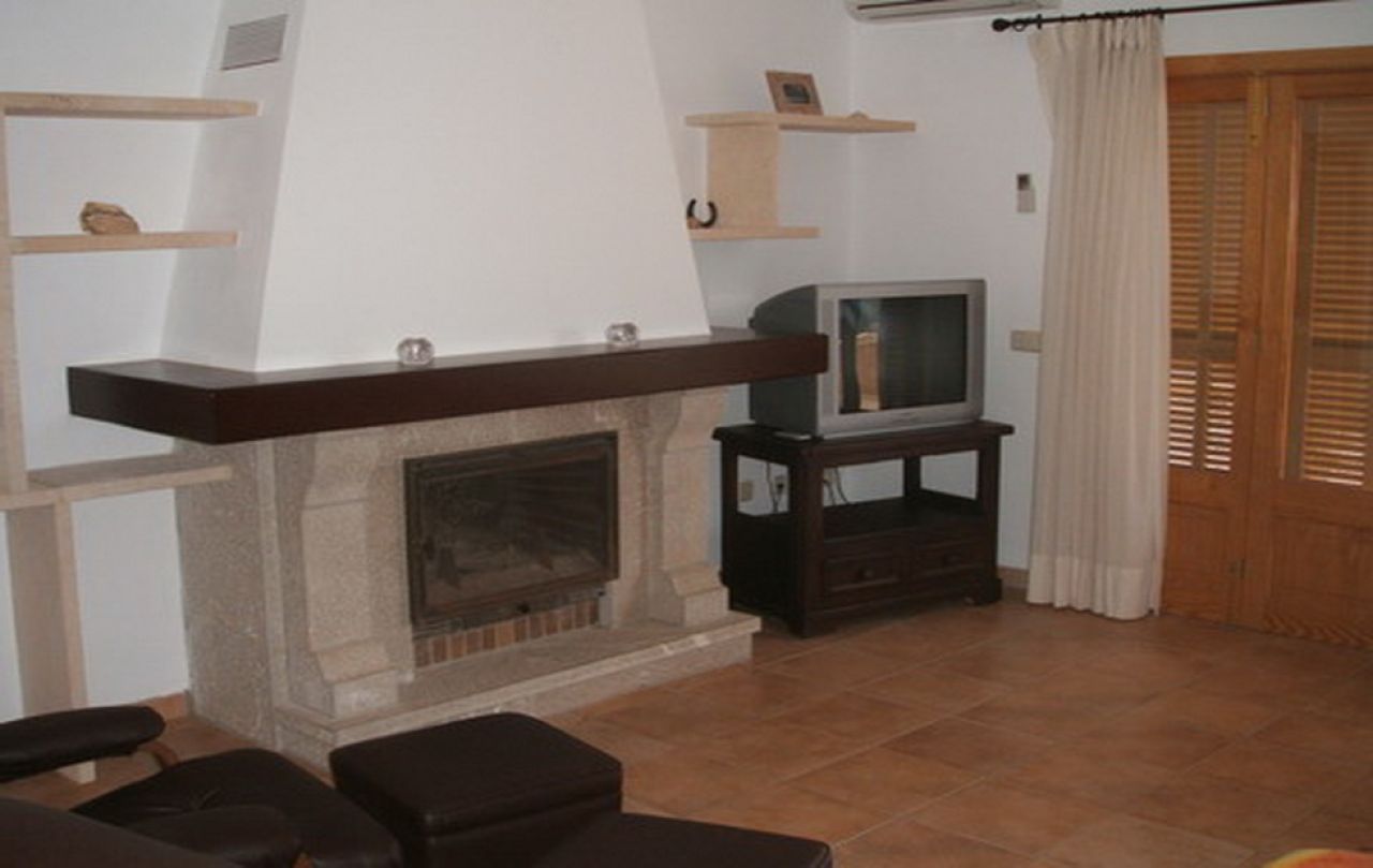 Ground-floor finca with AC; pool and beautiful view -- Santanyi - Campos -- F 152