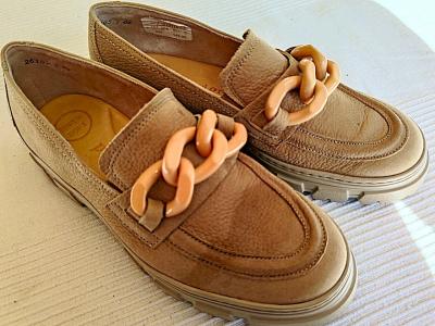 Paul Green Slipper aus Leder mit einer klobigen Kette, Gr. 38, seher guter Zustand