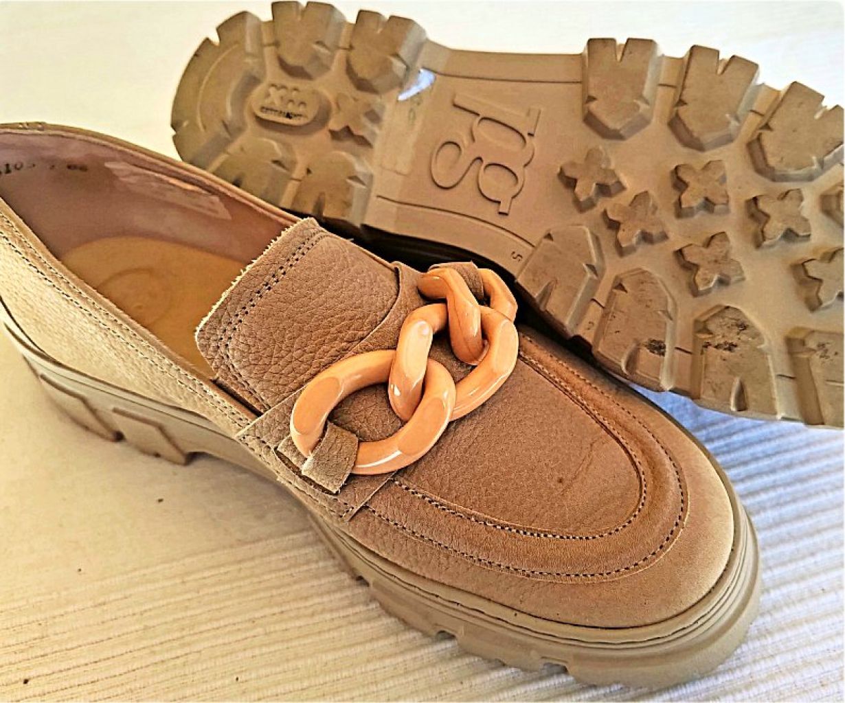 Paul Green Slipper aus Leder mit einer klobigen Kette, Gr. 38, seher guter Zustand