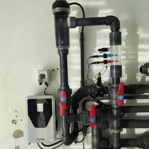 Pool Desinfektion neustes Modell Touchscreen astral idegis