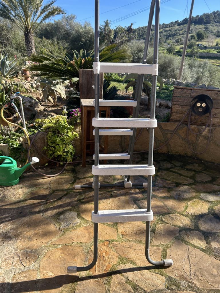 Escalera de piscina hasta 1,23 m para piscina desmontable