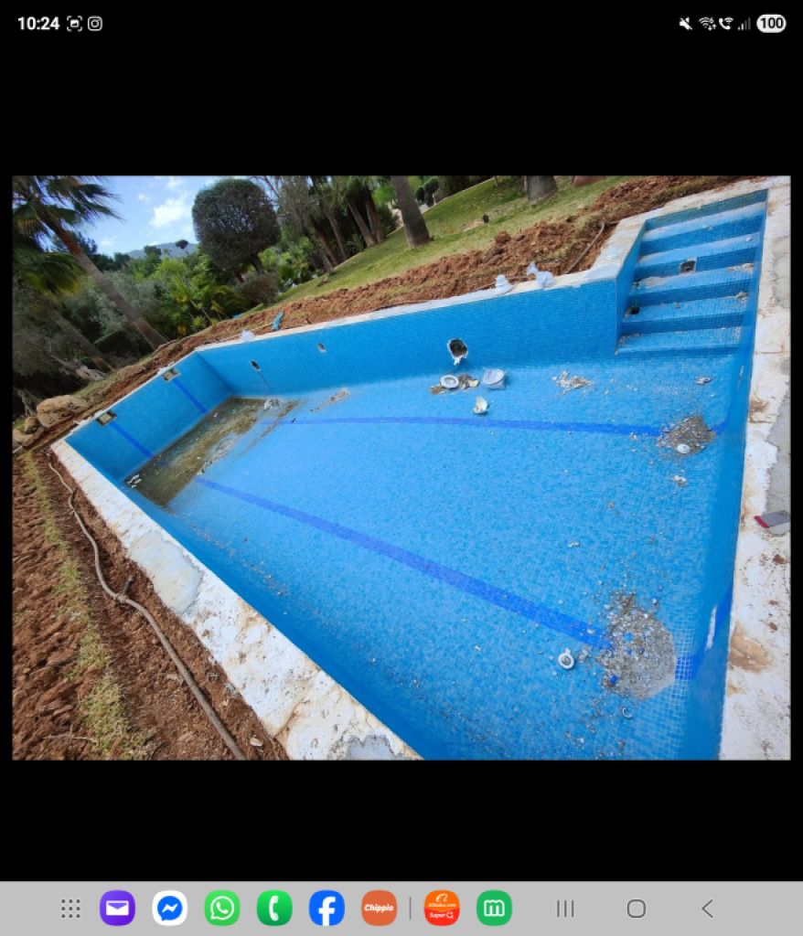 Rehabilitación de piscinas: nuevos azulejos, liner de piscina o recubrimiento