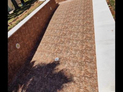 Rehabilitación de piscinas: nuevos azulejos, liner de piscina o recubrimiento