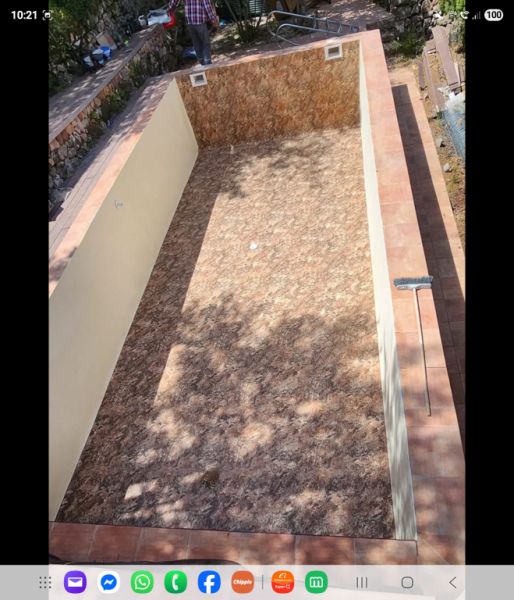 Rehabilitación de piscinas: nuevos azulejos, liner de piscina o recubrimiento