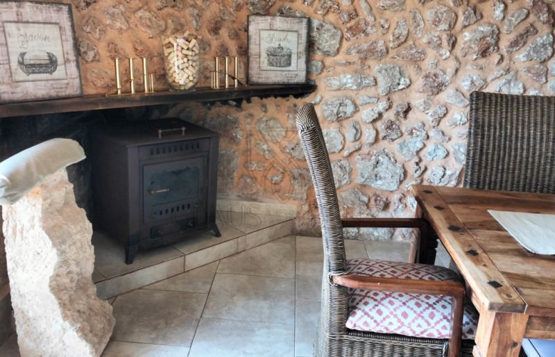 PORRERES: Encantadora propiedad rural con licencia de alquiler vacacional (ETV), pozo y viñas