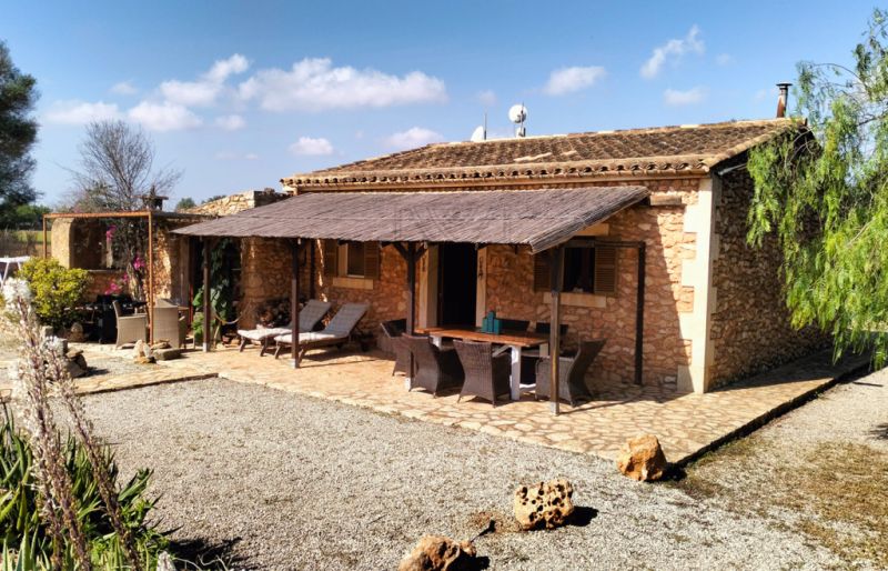 PORRERES: Encantadora propiedad rural con licencia de alquiler vacacional (ETV), pozo y viñas