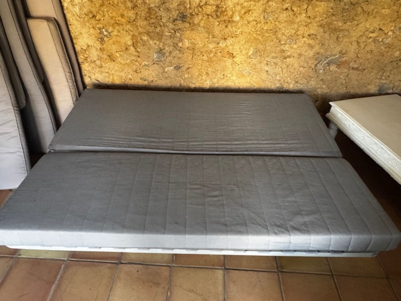 Praktisches Klappbett/Schlafsofa, Liegefläche 140 x 200 cm