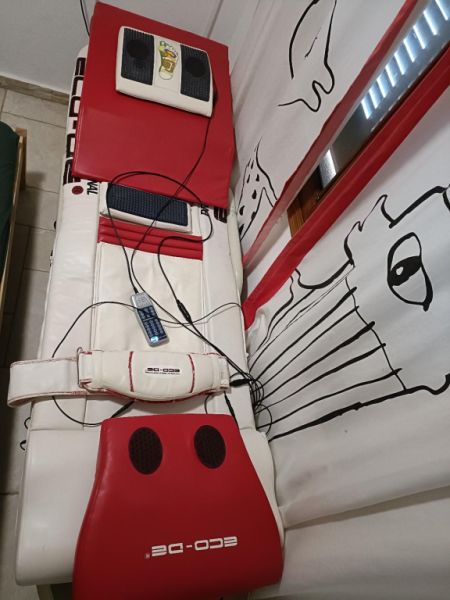 Professionelle Massageliege, platzsparend