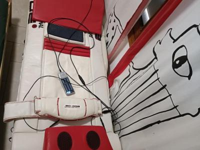 Professionelle Massageliege, platzsparend