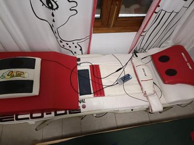 Professionelle Massageliege, platzsparend