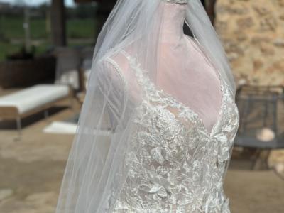 Pronovias Brautkleid mit Schlitz und Schleppe