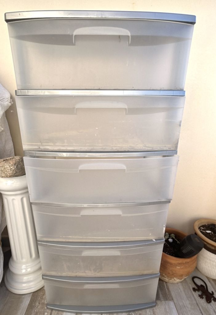 Regal mit 6 Schubladen