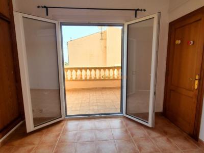 Reihenhaus-Chalet im Wohngebiet von Cala Mandia