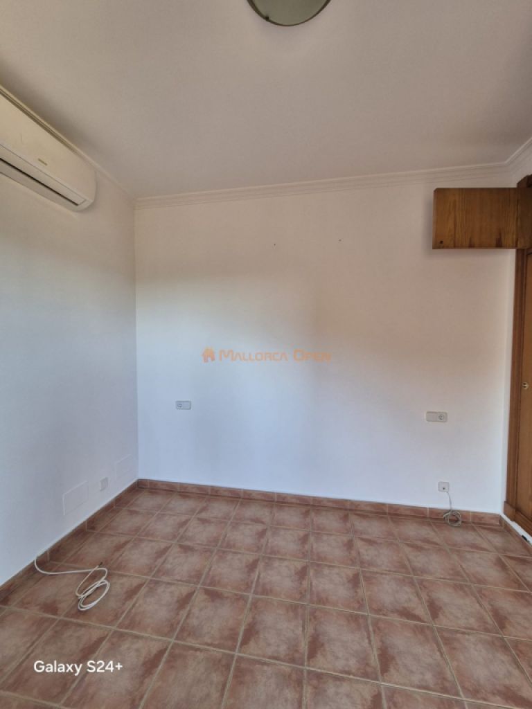 Reihenhaus-Chalet im Wohngebiet von Cala Mandia