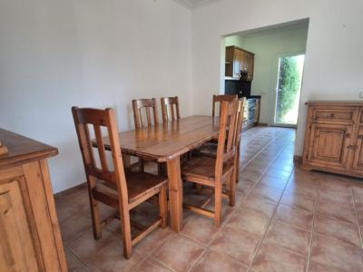 Reihenhaus-Chalet im Wohngebiet von Cala Mandia