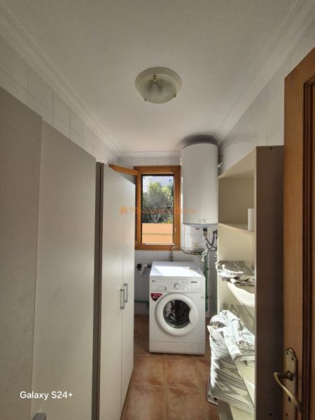 Reihenhaus-Chalet im Wohngebiet von Cala Mandia