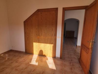 Reihenhaus-Chalet im Wohngebiet von Cala Mandia