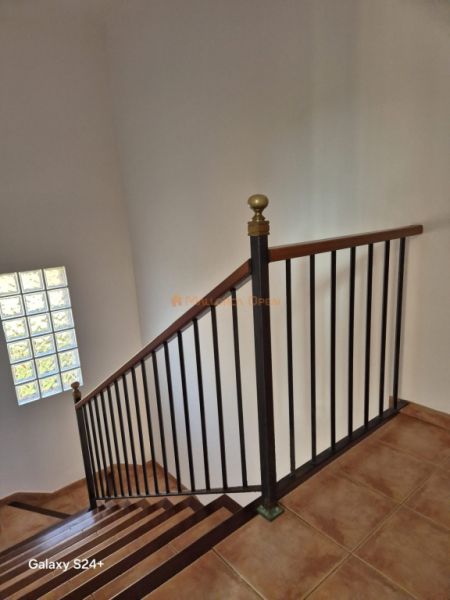 Reihenhaus-Chalet im Wohngebiet von Cala Mandia