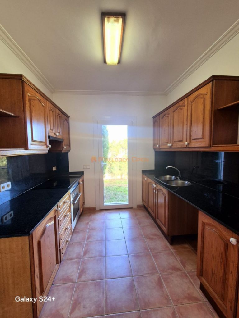 Reihenhaus-Chalet im Wohngebiet von Cala Mandia